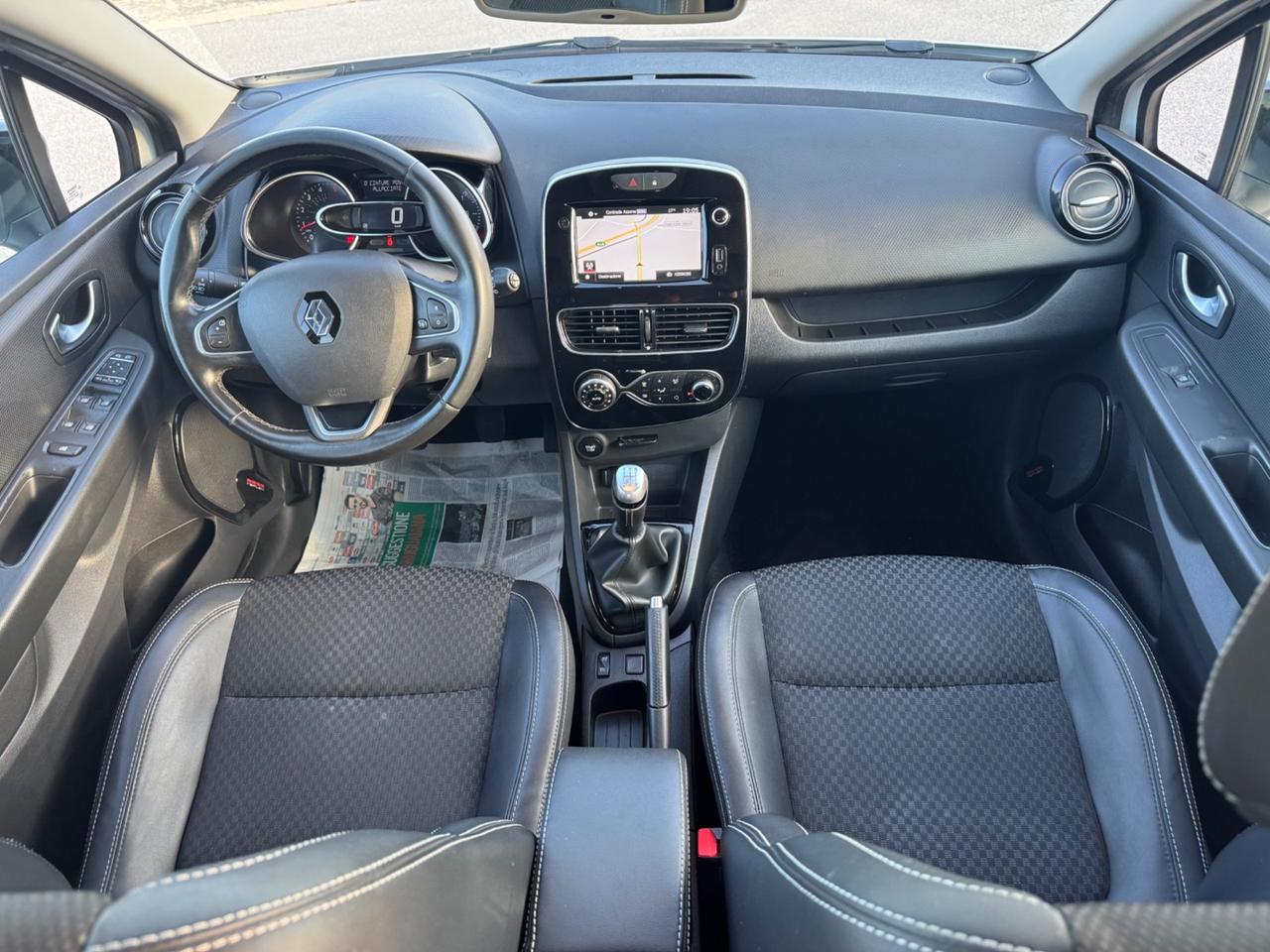 Renault Clio dCi 8V 75 CV 5 porte Moschino Life N 1 (autocarro)