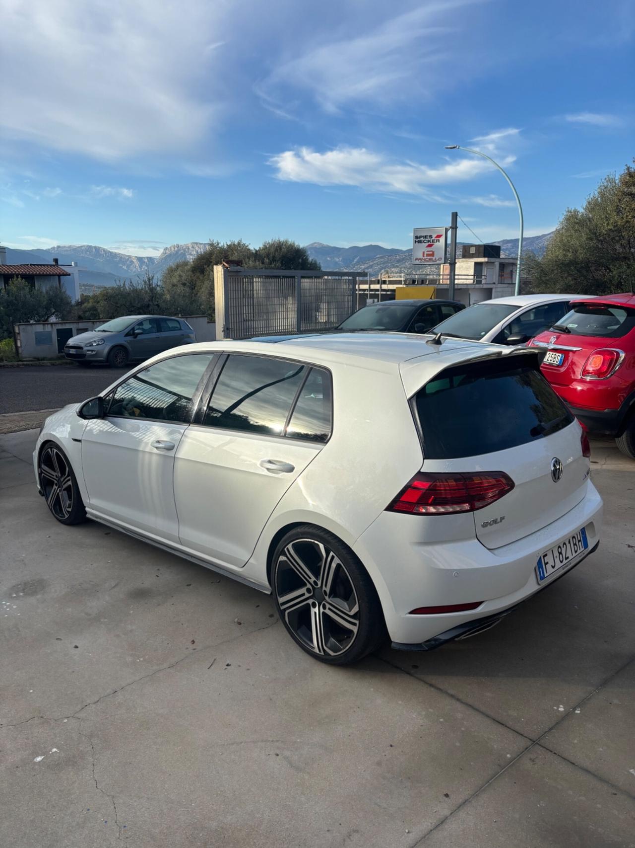 Volkswagen Golf 2.0 TDI 5p. R Line