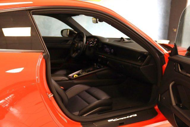 PORSCHE 911 992 Carrera 4 GTS Orange Lava
