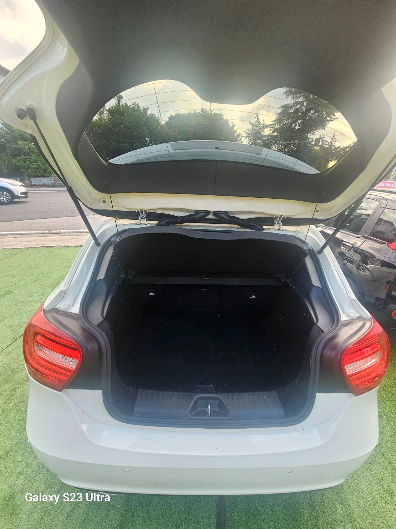 Mercedes-benz A 180 160 CDI BlueEFFICIENCY Premium