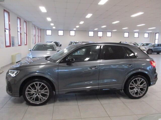 Audi Q3 SUV (35) Blackline 2.0 TDI 150CV S-Tronic