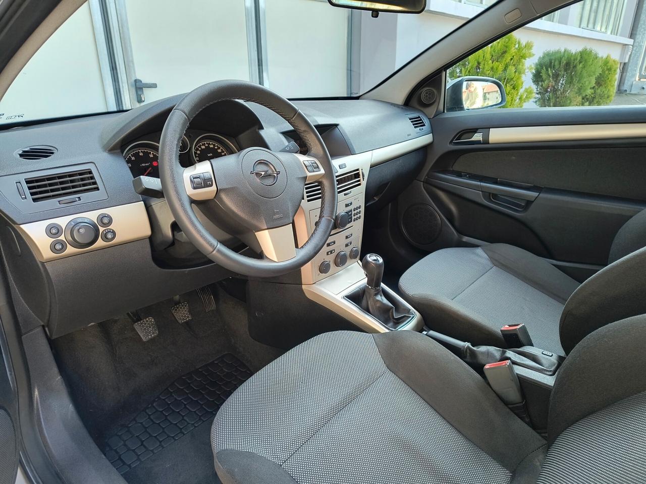 Opel Astra GTC 1.6 115cv BENZINA