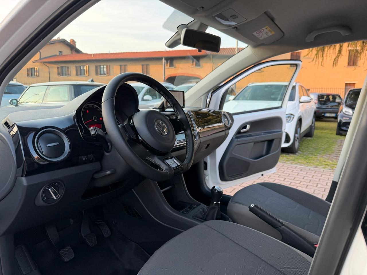 Volkswagen up! 1.0 75 CV 5p. cross OK NEOPATENTATI