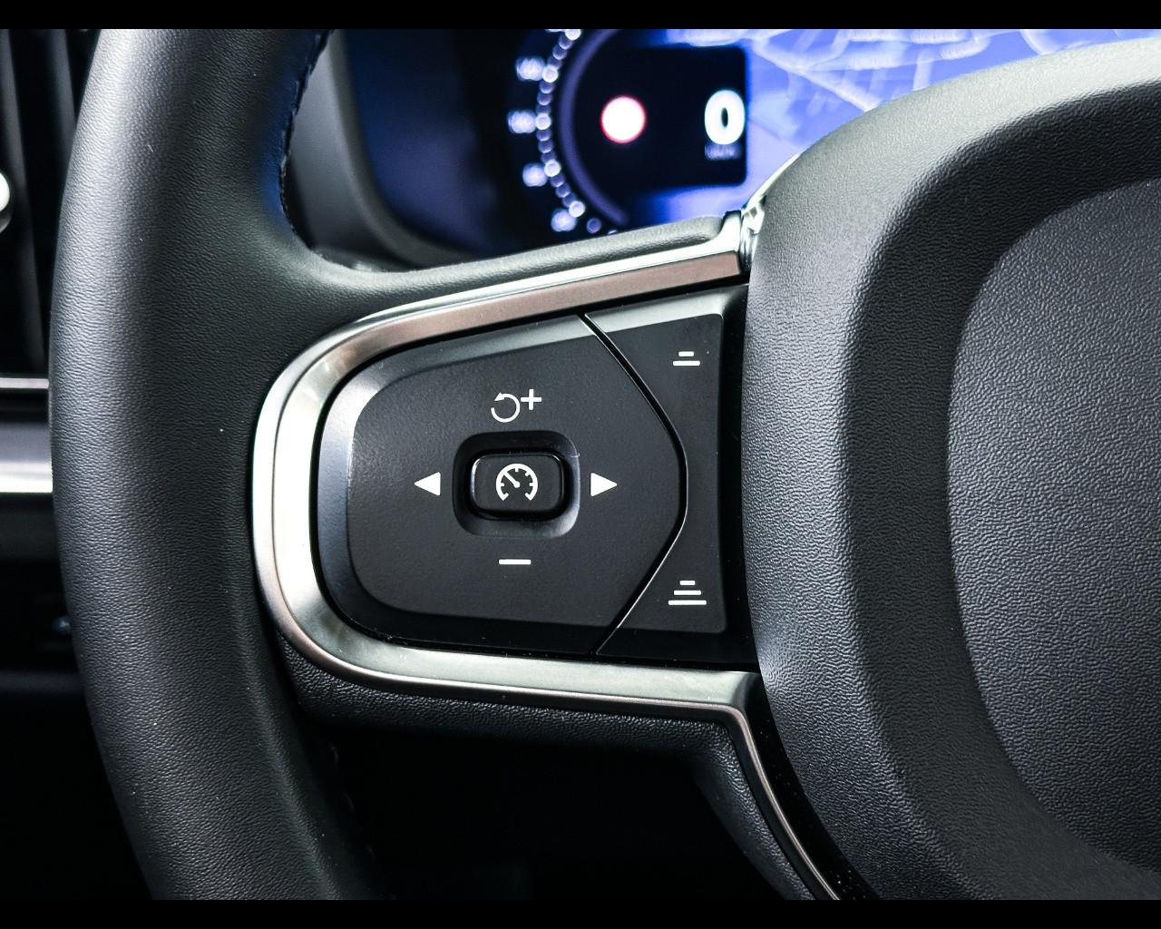 VOLVO V60 B4 (d) automatico Essential