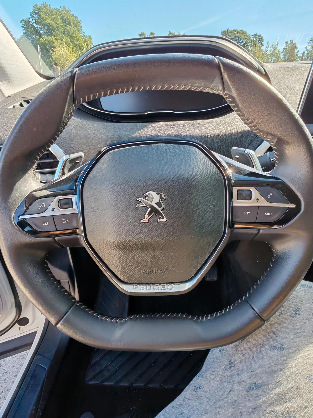 Scopri la PEUGEOT 3008 diesel automatica