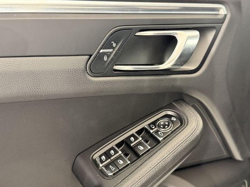 Porsche Macan 2.0 TETTO PANORAMICO - SOSP - IVA ESPOSTA