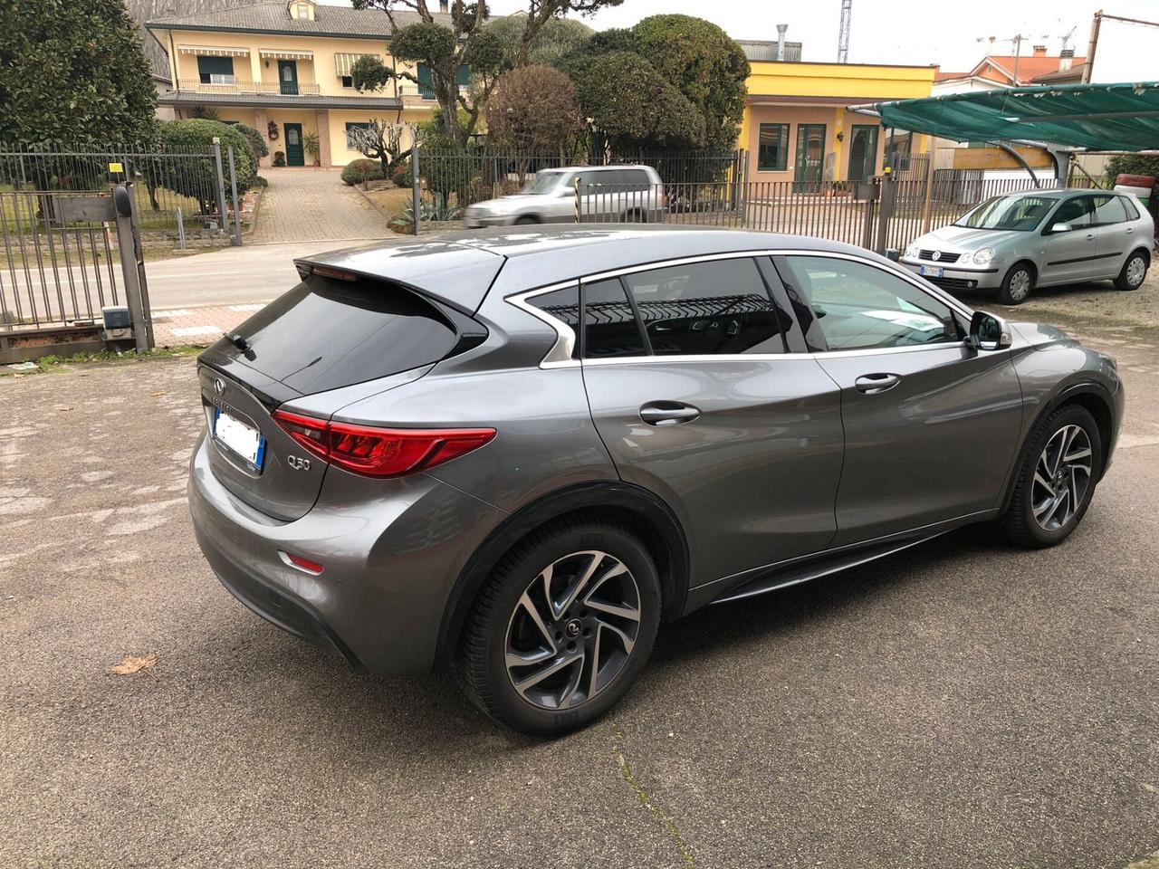 INFINITI Q30