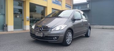 Mercedes-Benz Classe A 160 Benzina Allestimento Elegance cc. 1.5 CV. 95 Cambio Automatico 5 Porte 5 Posti Euro 5 SOLO 74.800 KM. Utilizzabile anche per i Neopatentati.
