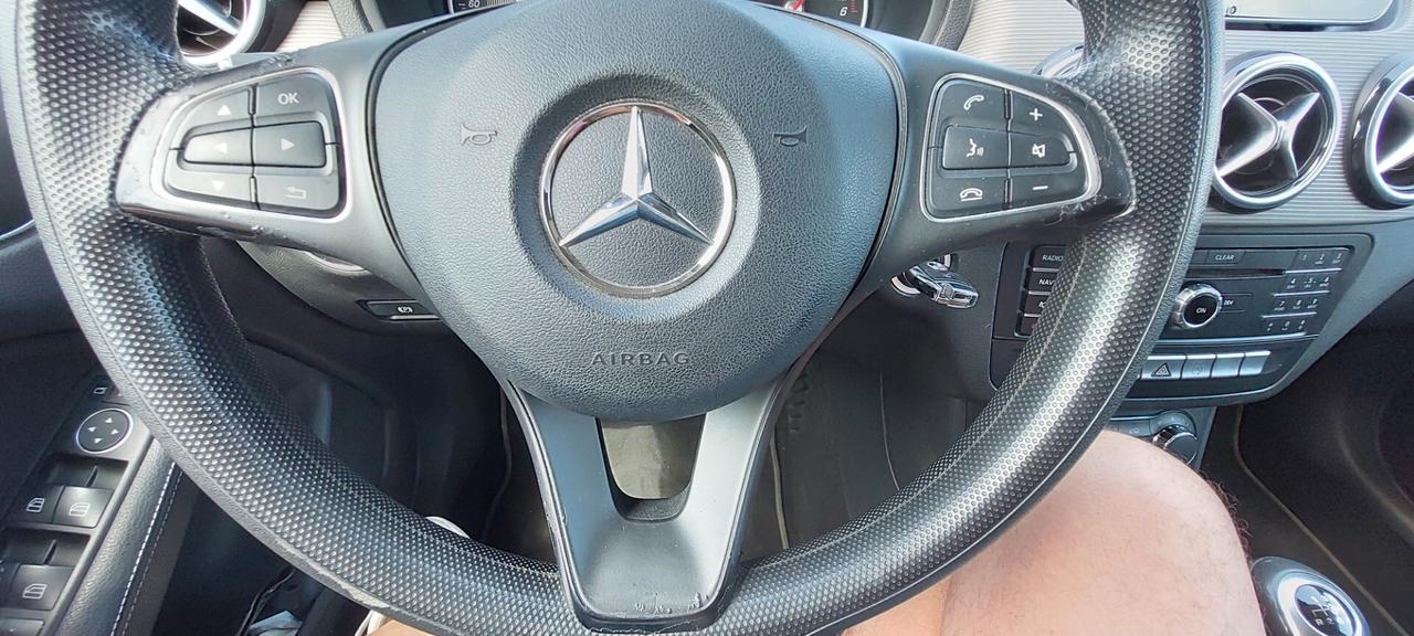 MERCEDES B180 PREMUIM 1,5 DIESEL 110 CV NAVI TELEFONO RETROCAMERA FULL FULL
