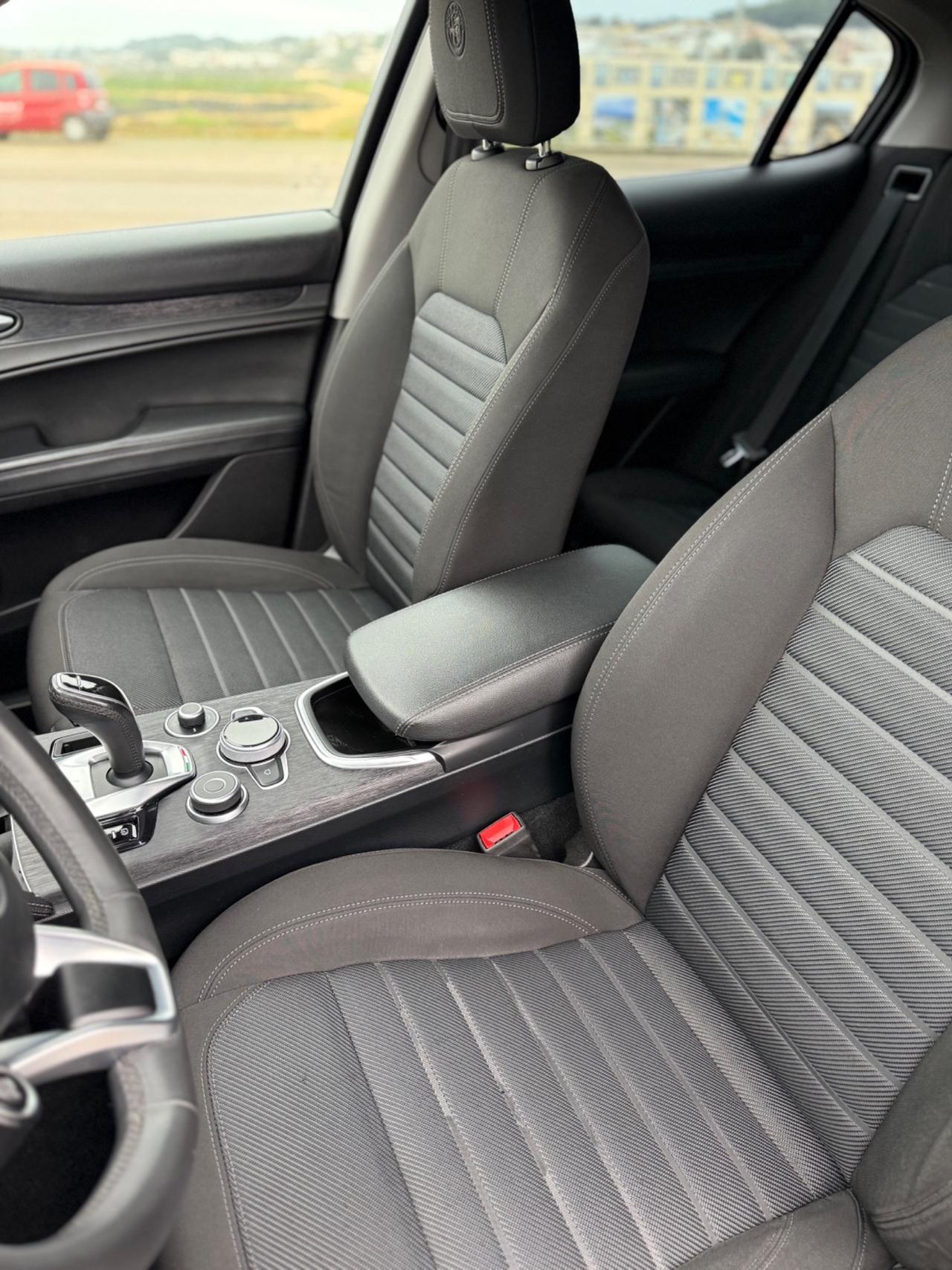 Alfa Romeo Stelvio 2.2 Turbodiesel 160 CV AT8 RWD Business