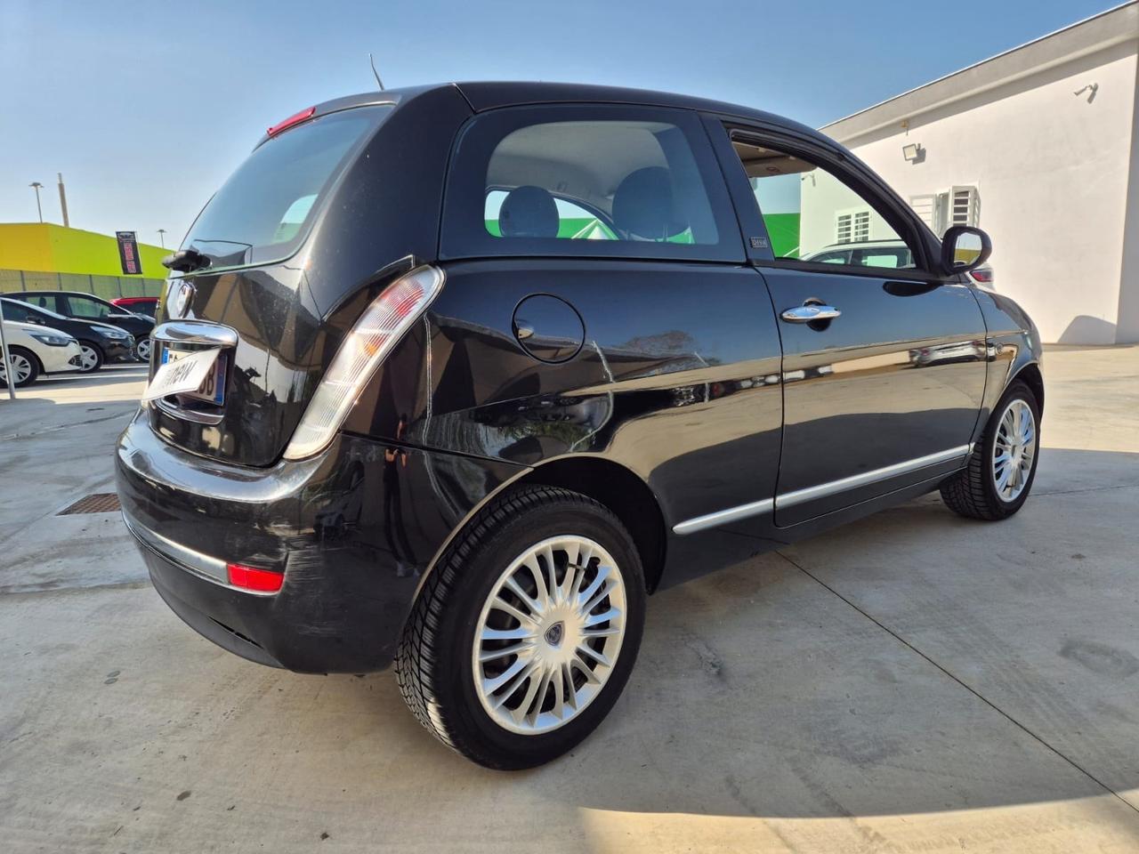 Lancia Ypsilon 1.2 69 CV Unyca