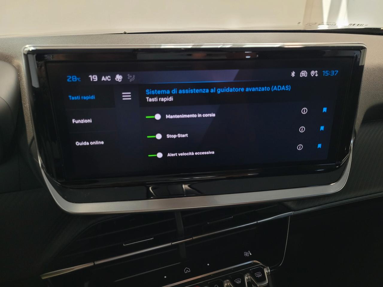 Peugeot 2008 1.2 ALLURE AUT. CRUISE LED CARPLAY PELLE NAVI