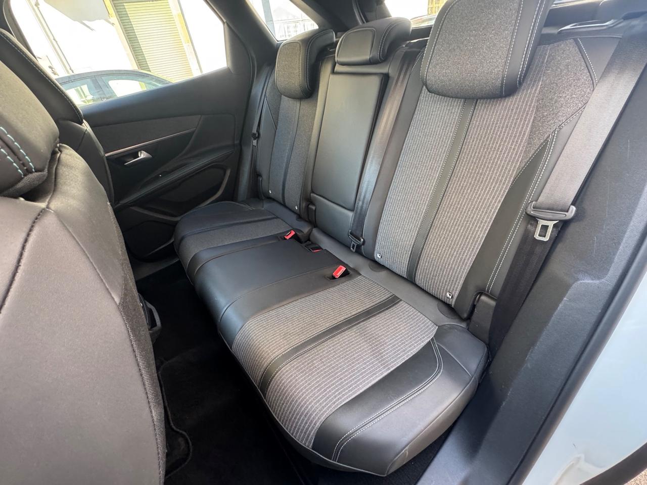 Peugeot 3008 BlueHDi 130 S&S EAT8 Allure Pack