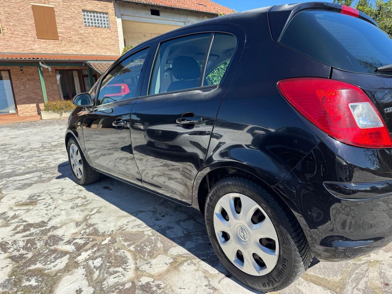 Opel Corsa 1.2 5 porte Cosmo neopatentati