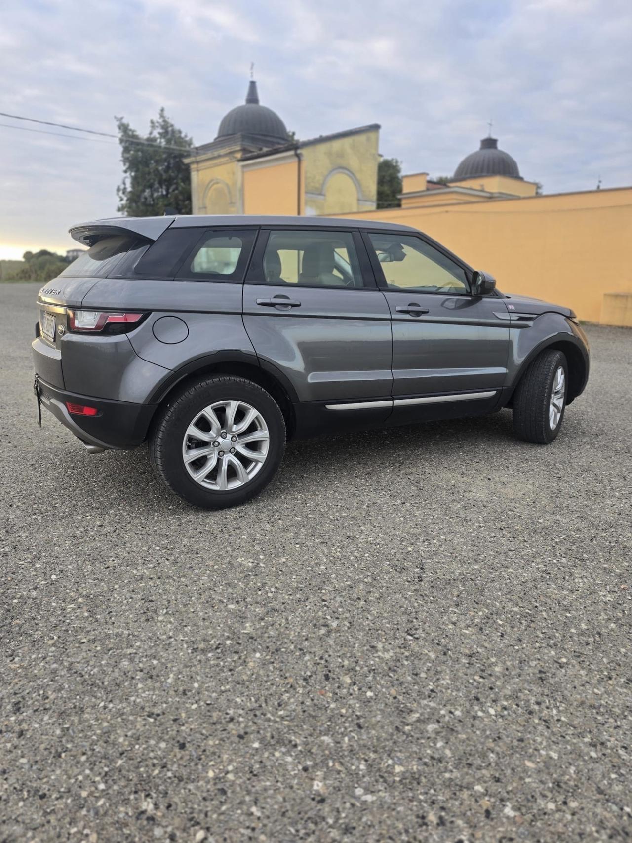 LAND ROVER RANGE ROVER EVOQUE 2.0 TD4 SE 150 CV AUTOMATICA – 55.390 KM CERTIFICATI