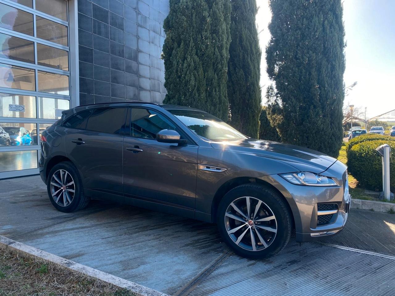 Jaguar F-Pace 2.0 D 180 CV AWD aut. R-Sport