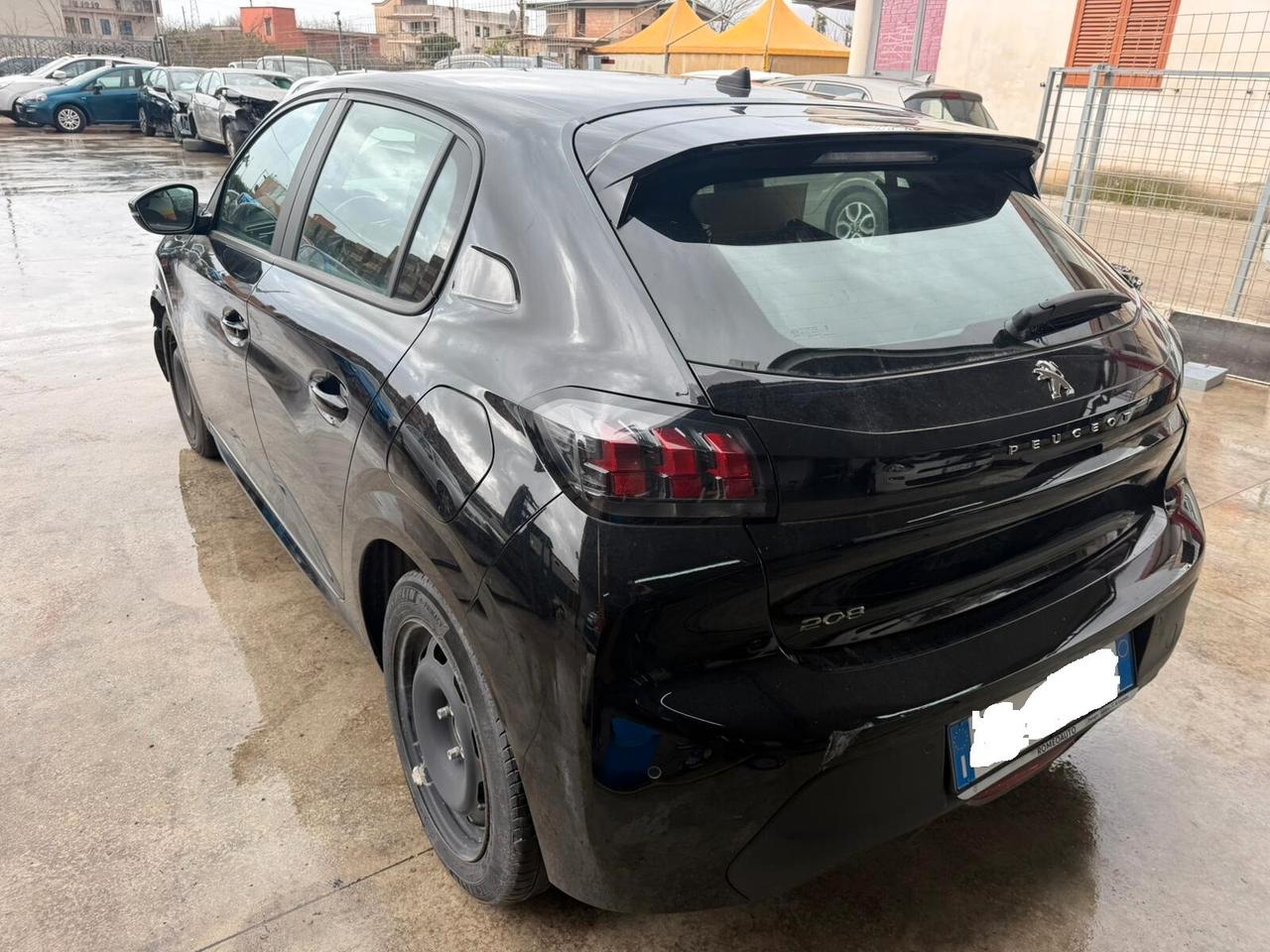 Peugeot 208 1,2 incidentato - 2023