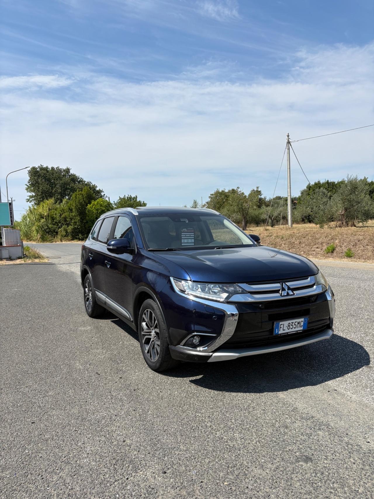 Mitsubishi Outlander 2.2 DI-D 4WD Instyle Plus SDA 7 posti
