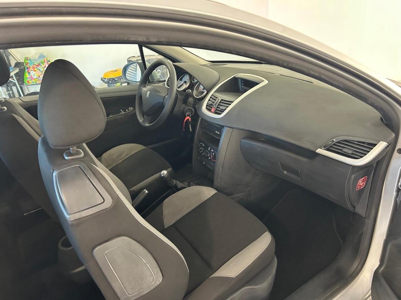 Peugeot 207 1.4 8V 75CV 3p. ONE Line