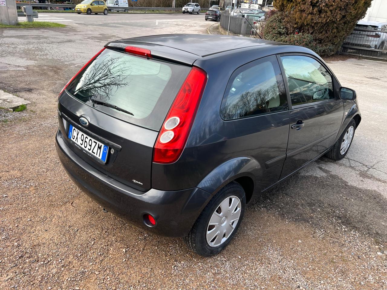 Ford Fiesta 1.4 16V 5p. Ghia