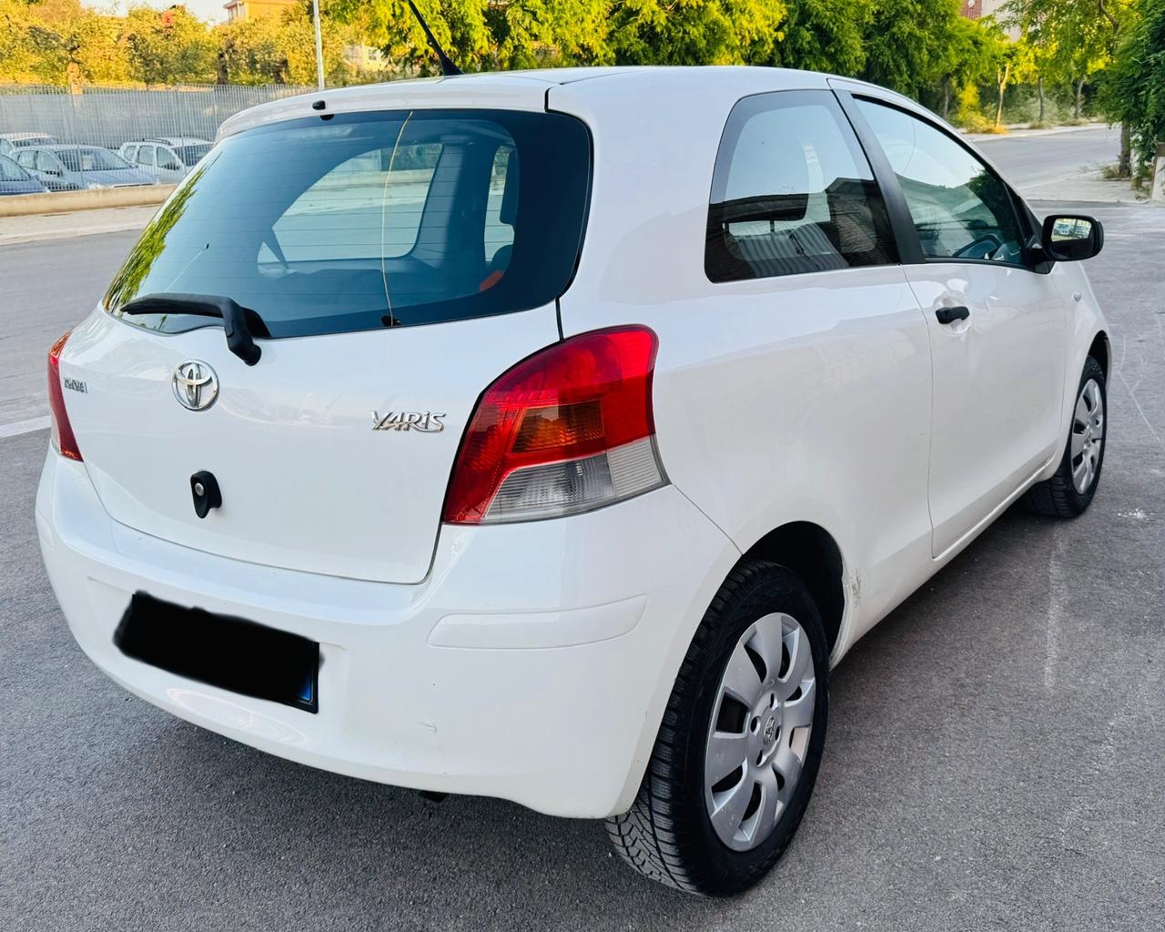 Toyota Yaris 1.0 5 porte
