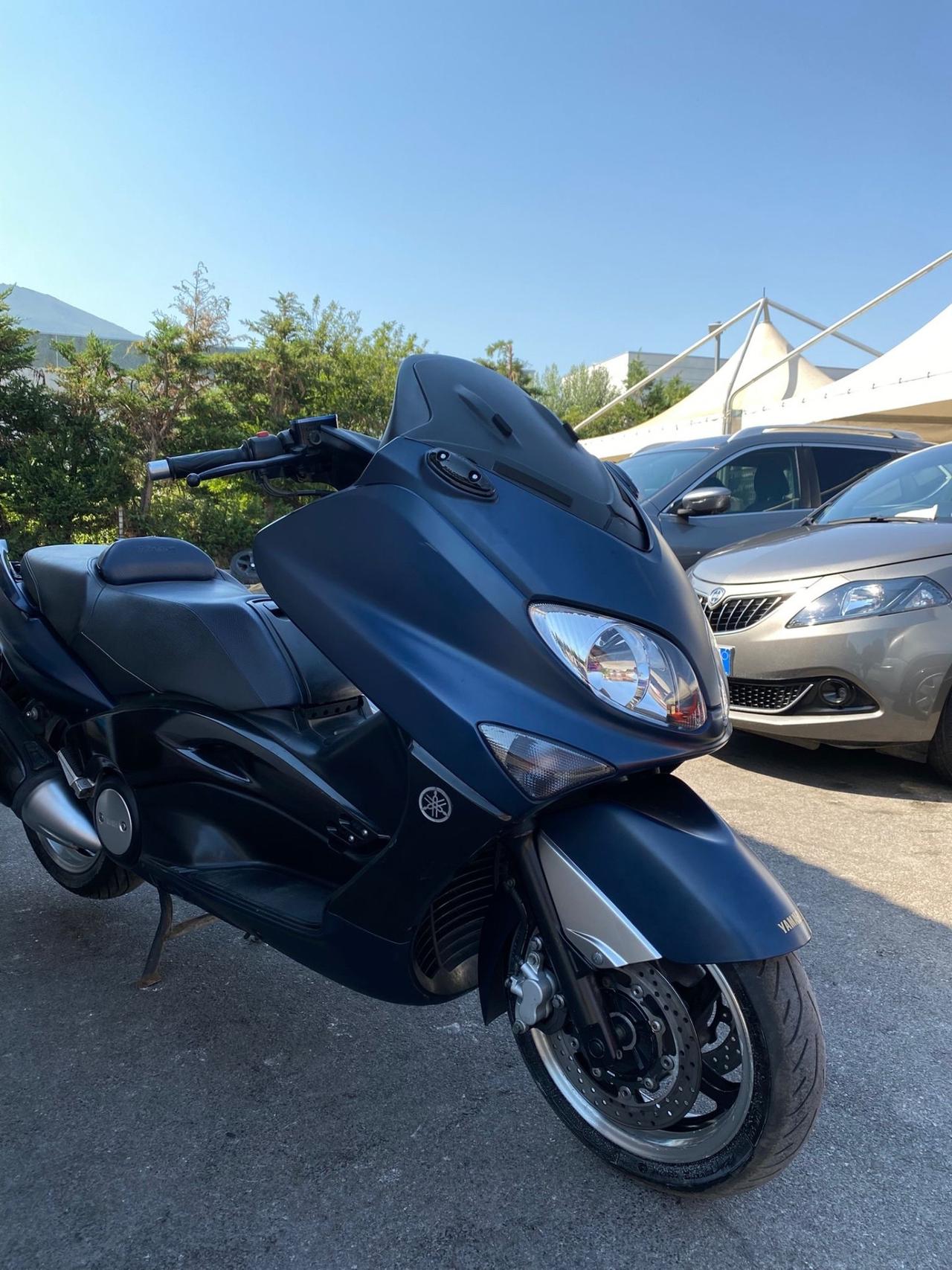 T max black max