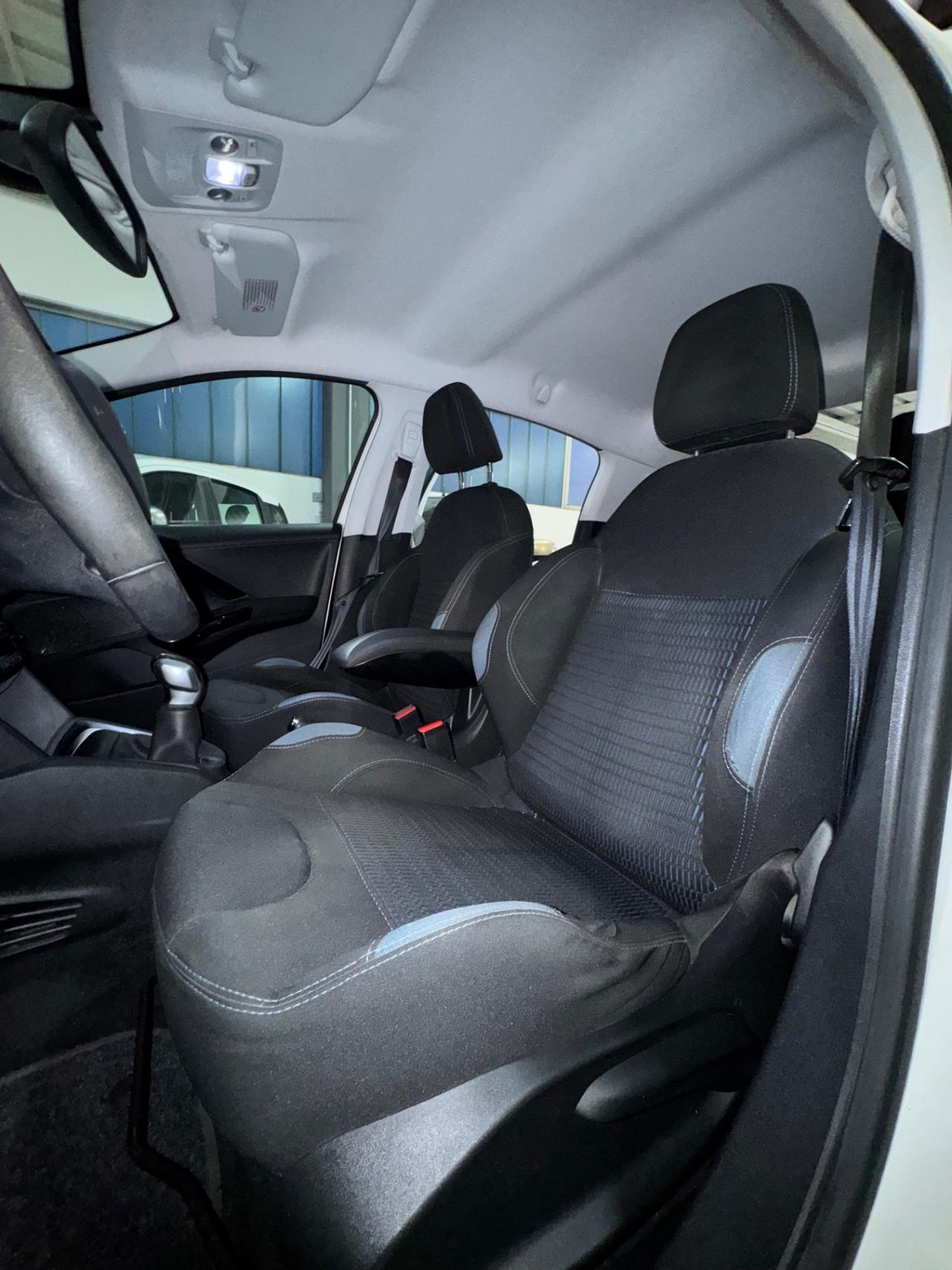 Peugeot 208 1.4 HDi 68 CV 5 porte Allure