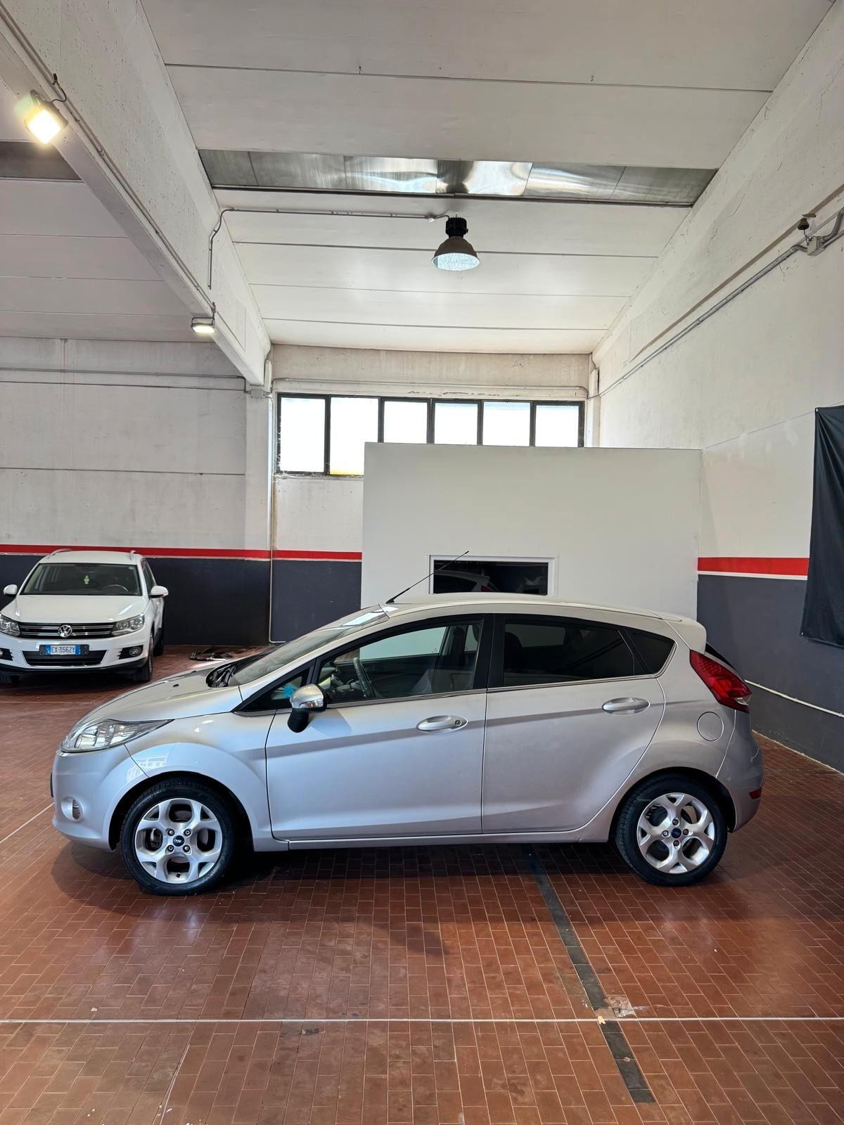 Ford Fiesta 1.4 TDCi 68CV 5 porte Titanium