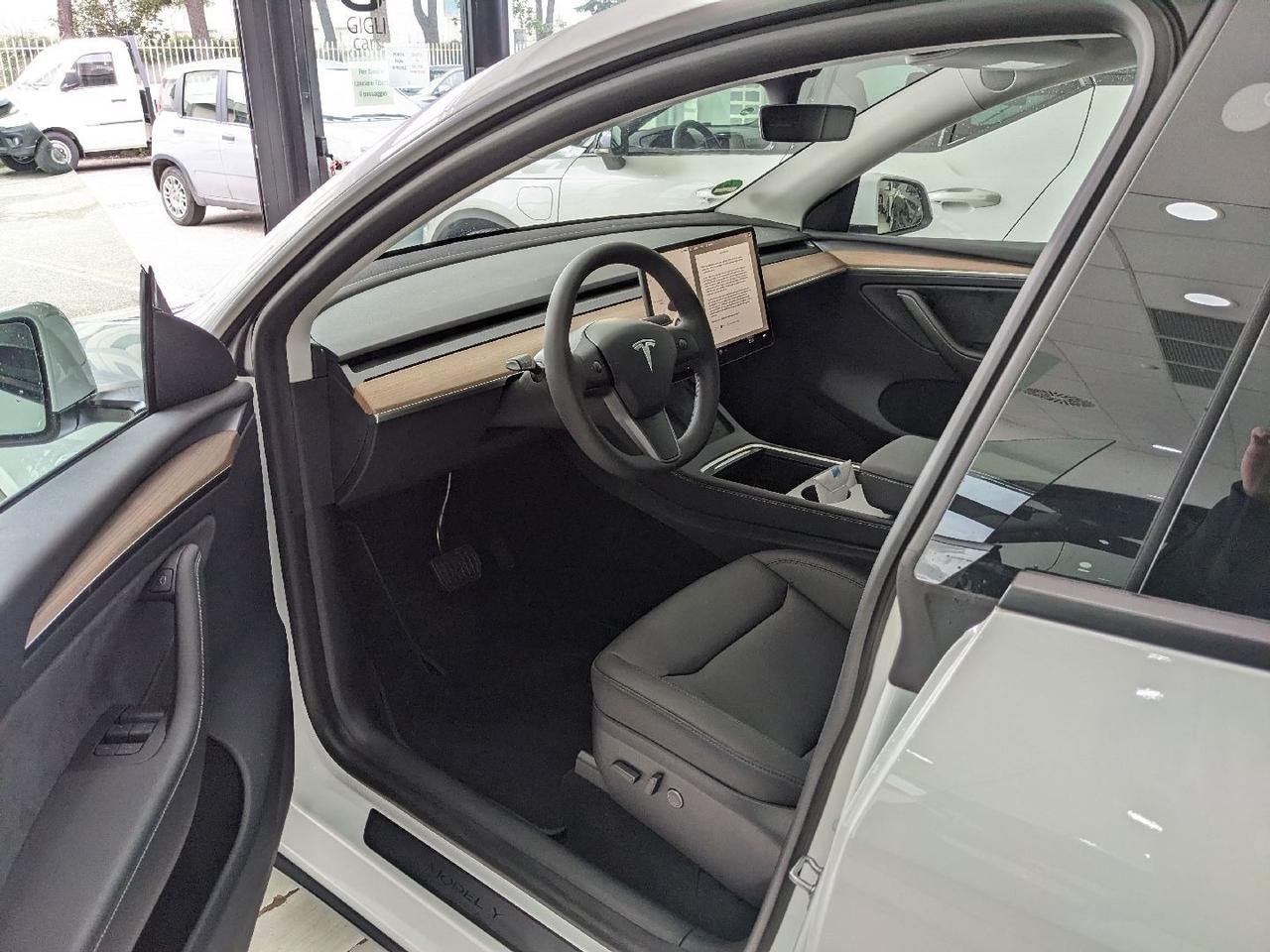 Tesla Model Y Long Range AWD