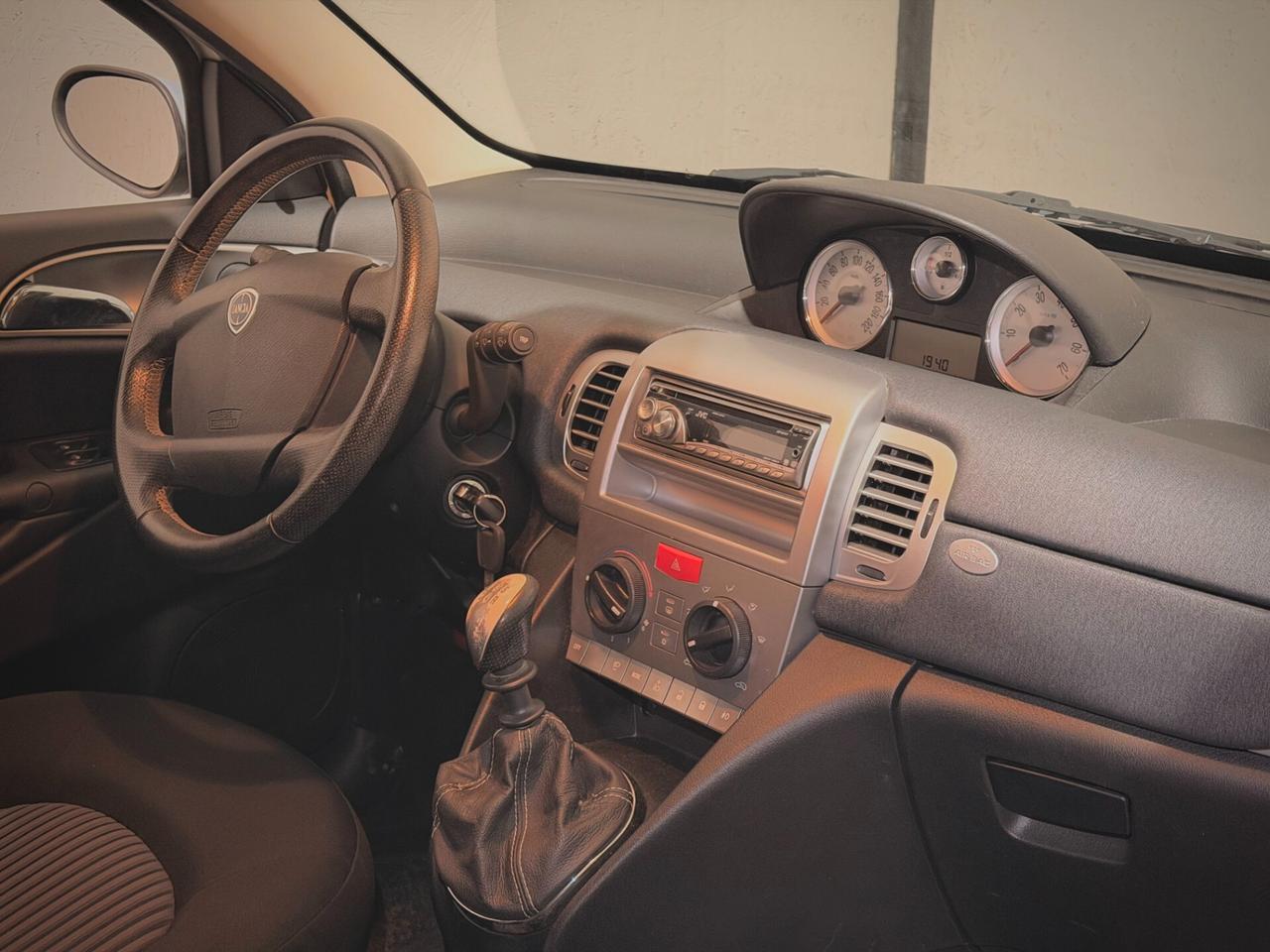 Lancia Ypsilon 1.2 Argento - NEOPATENTATI!