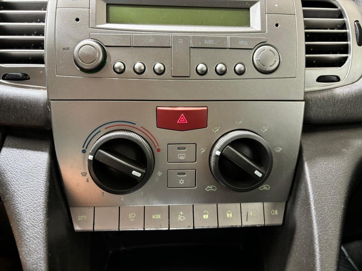 LANCIA - Ypsilon - 1.2 Oro GPL