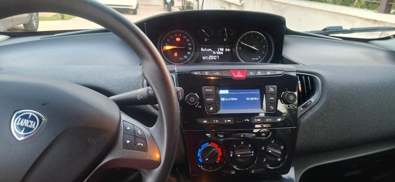 Lancia Ypsilon 1.0 FireFly 5 porte S&S Hybrid Ecochic Silver