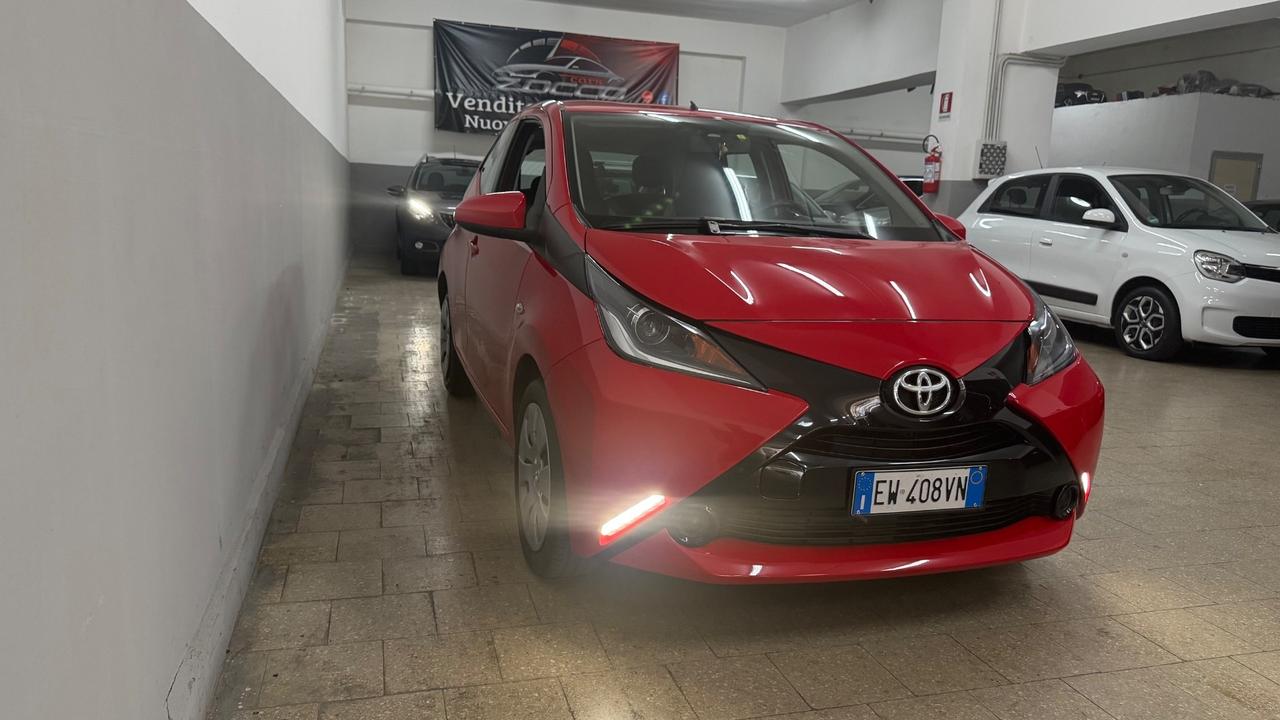 Toyota Aygo 1.0 VVT-i 69 CV 5 porte x-cool 2015