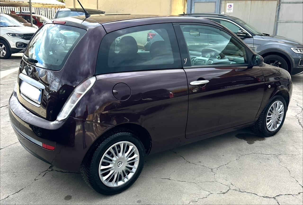 Lancia Ypsilon 1.3 MJT 75 CV 3p Platino