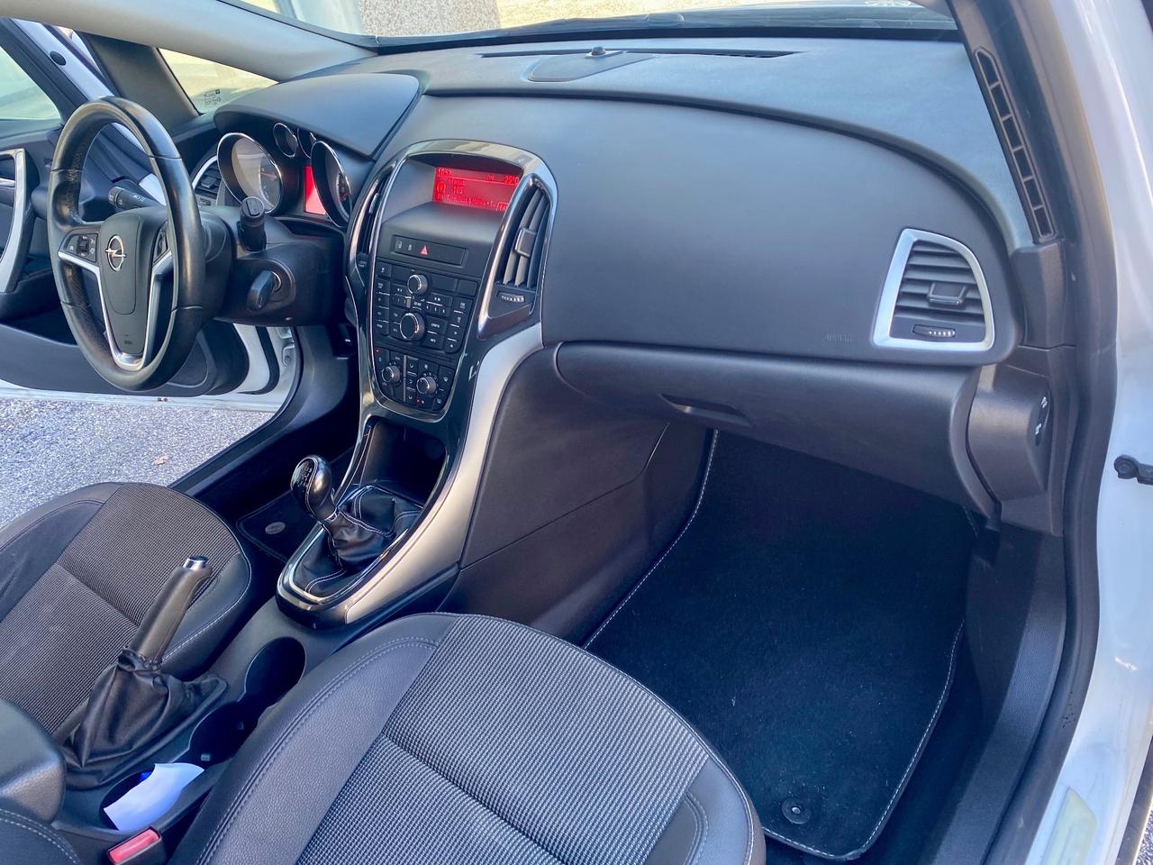 Opel Astra 1.7 CDTI 110CV - 2013