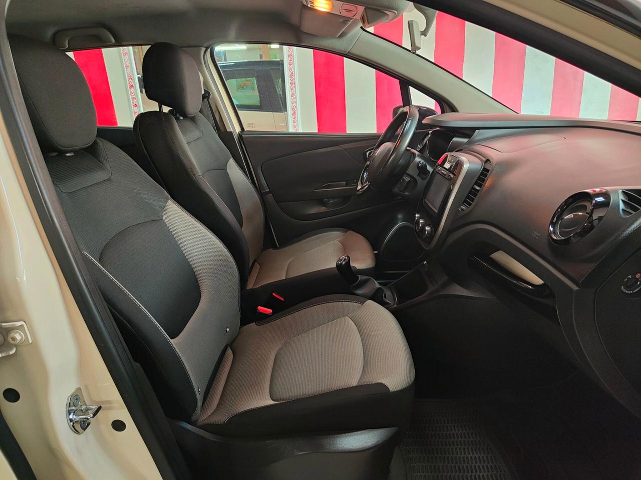 Renault Captur 1.5 dCi 8V 90 CV - 2015 POCHI KM
