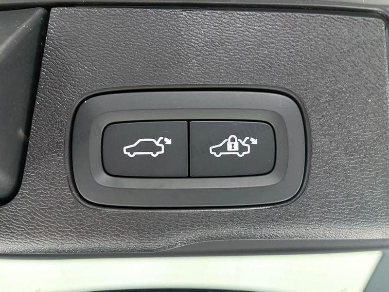 Volvo XC60 XC60 T6 PLUG IN PHEV ULTRA BALCK EDITION AWD AUT