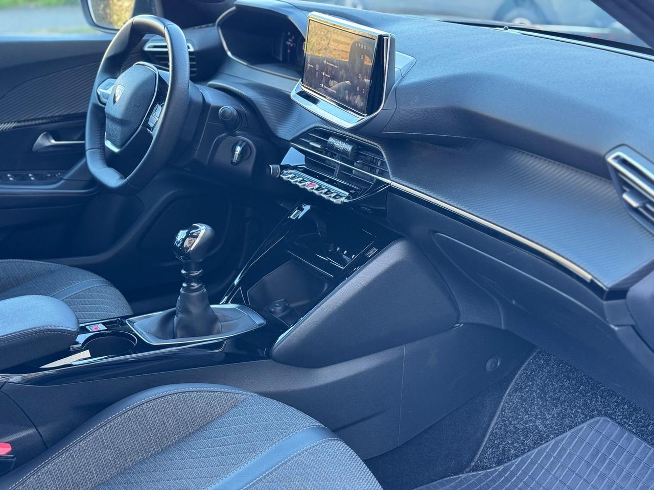 Peugeot 2008 Allure 1.2 PureTech 100 #9335