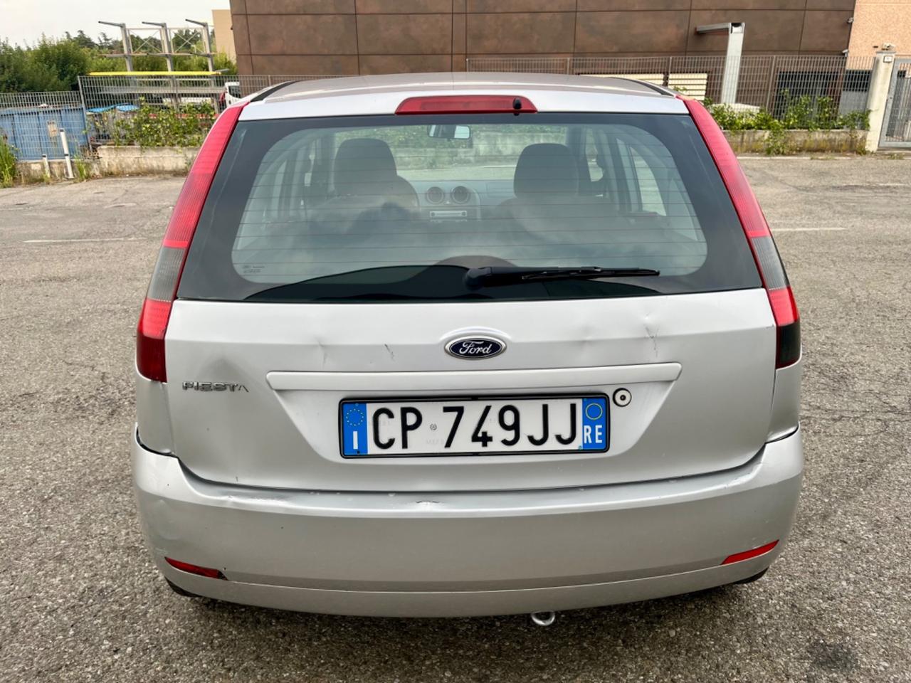 Ford Fiesta 1.2benz 2004 104.000km per neopatentati