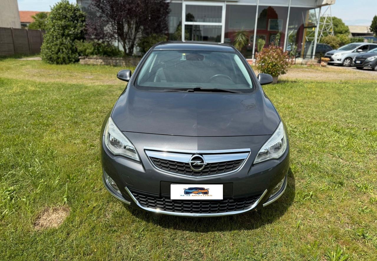 Opel Astra 1.4 5 porte Cosmo NEOPATENTATI