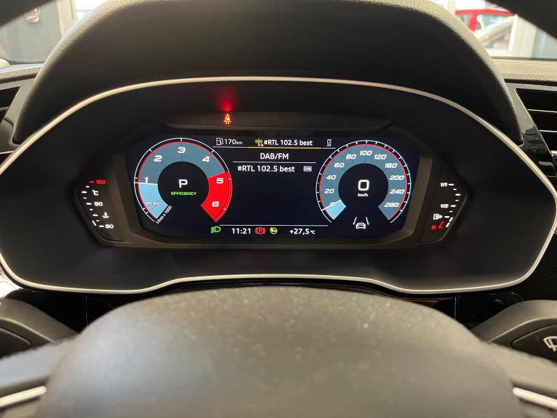 Audi Q3 Sportback 35 2.0 tdi Identity Black s-tronic