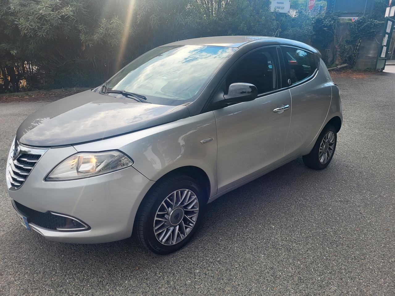 Lancia Ypsilon 0.9 TwinAir 85 CV 5 porte Metano Ecochic Gold