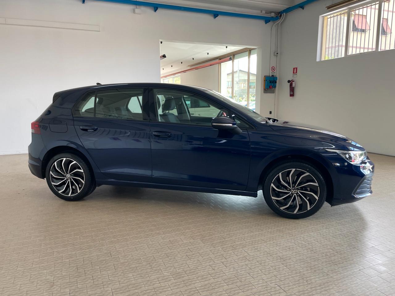 Volkswagen Golf 1.0 eTSI EVO DSG Life Cerchi17 Luci ambient