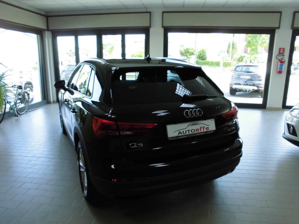 Audi Q3 2.0 TDI 150 CV S tronic Sport