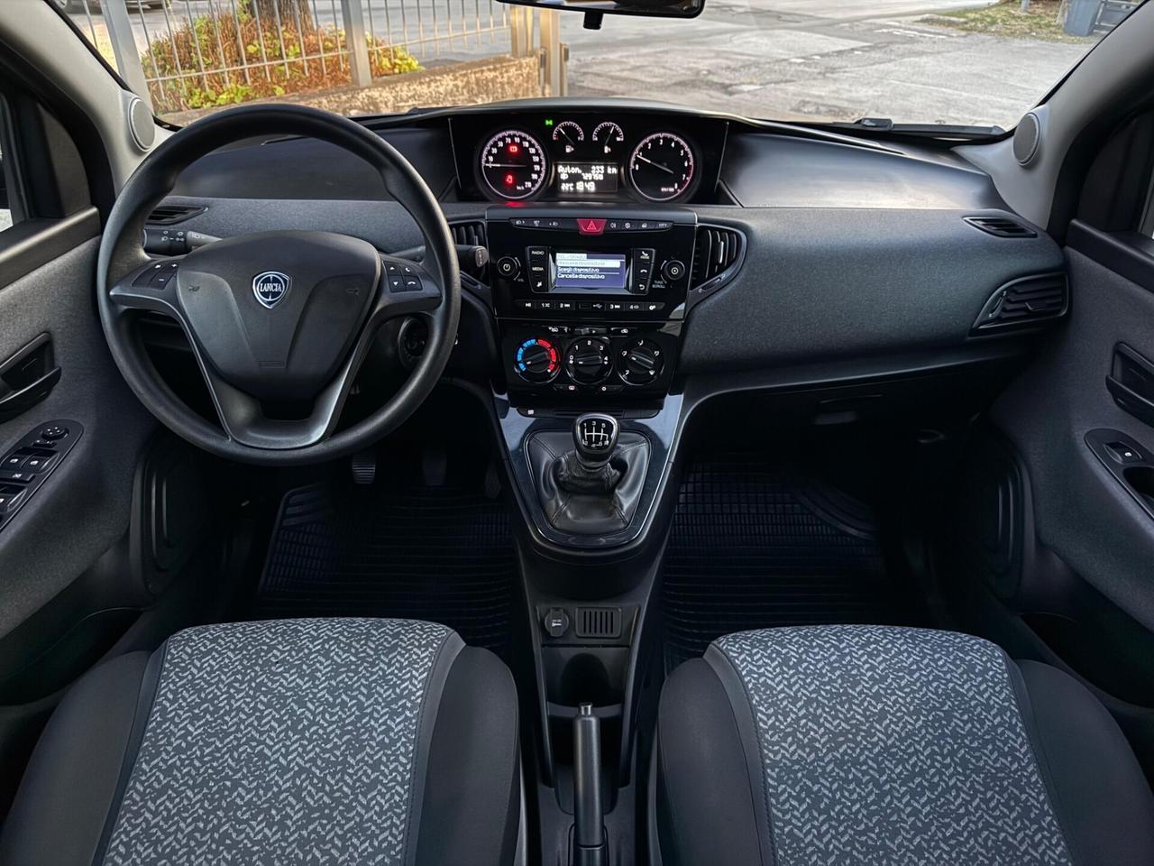 Lancia Ypsilon 1.0 FireFly S&S Hybrid Silver