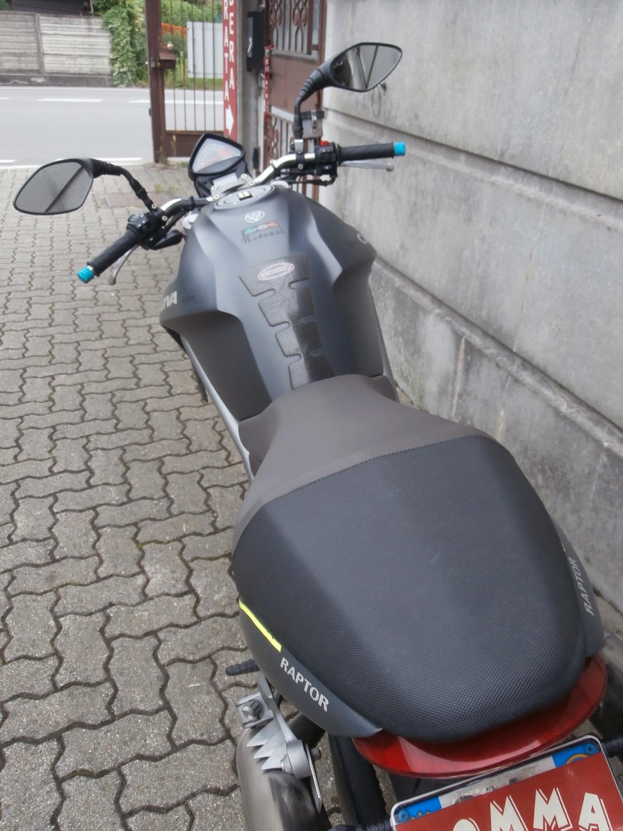 CAGIVA RAPTOR 650 del 2007 compreso trapasso-tagliando-garanzia