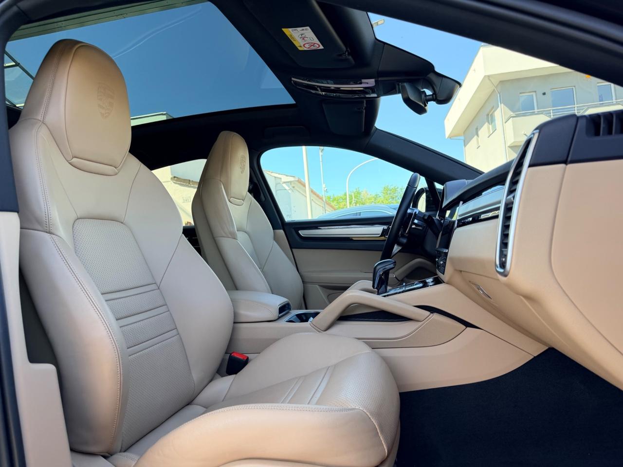 Porsche Cayenne Coupé 3.0 V6 E-Hybrid Platinum Edition