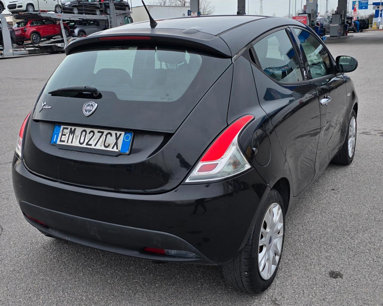 Lancia Ypsilon 1.2 69 CV 5 porte GPL Ecochic Silver