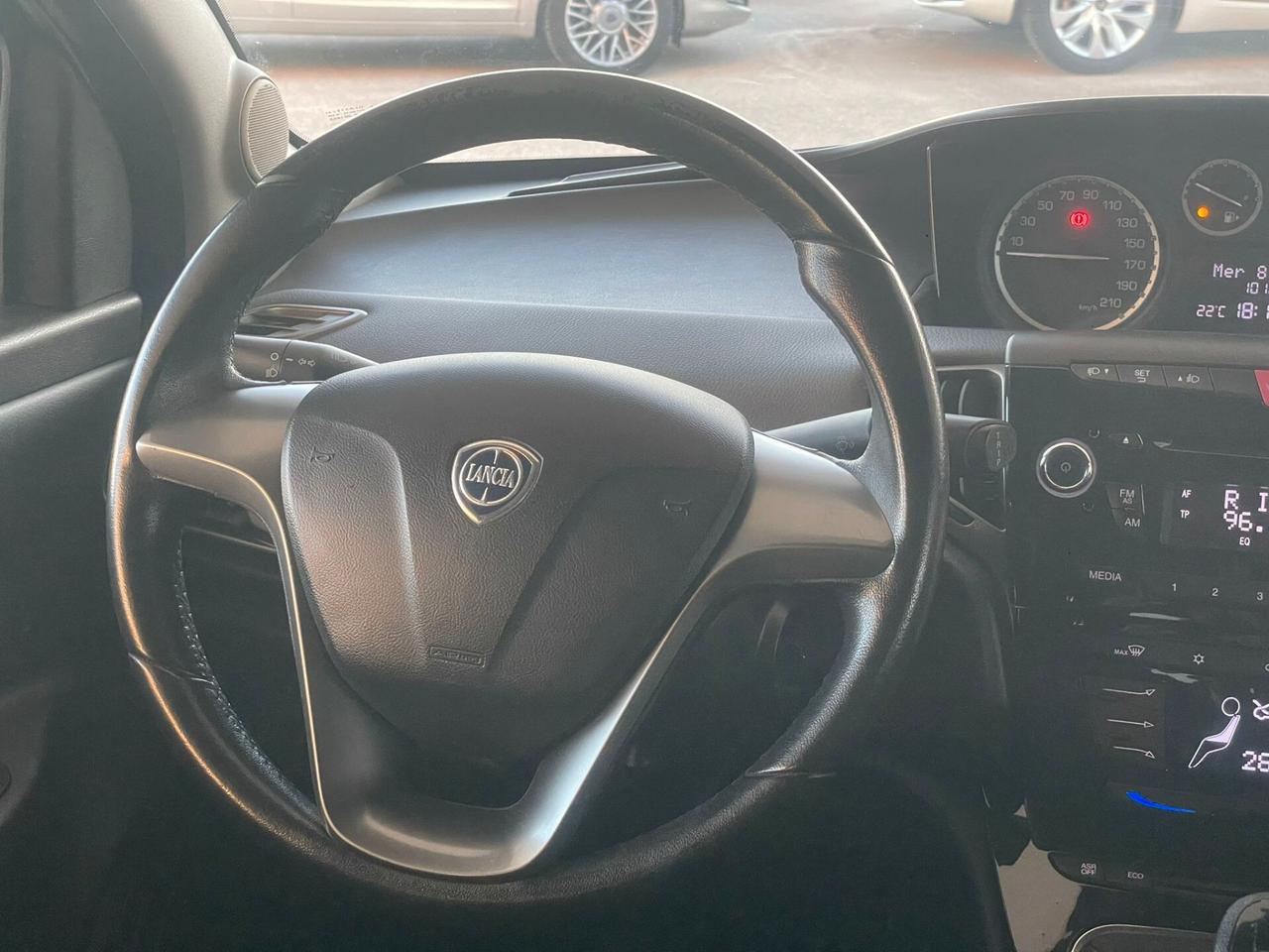 Lancia Ypsilon 0.9 TwinAir 85 CV 5 porte S&S Platinum