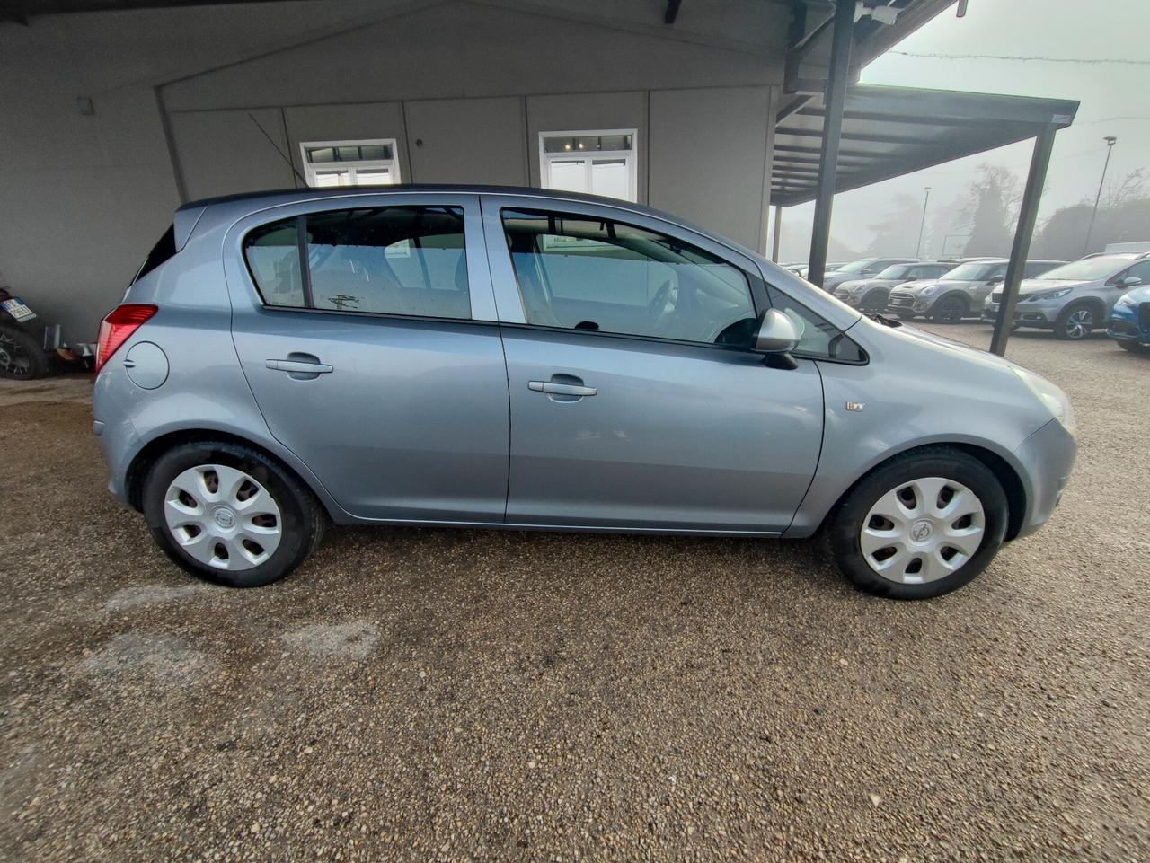 Opel Corsa 1.2 5 porte Cosmo
